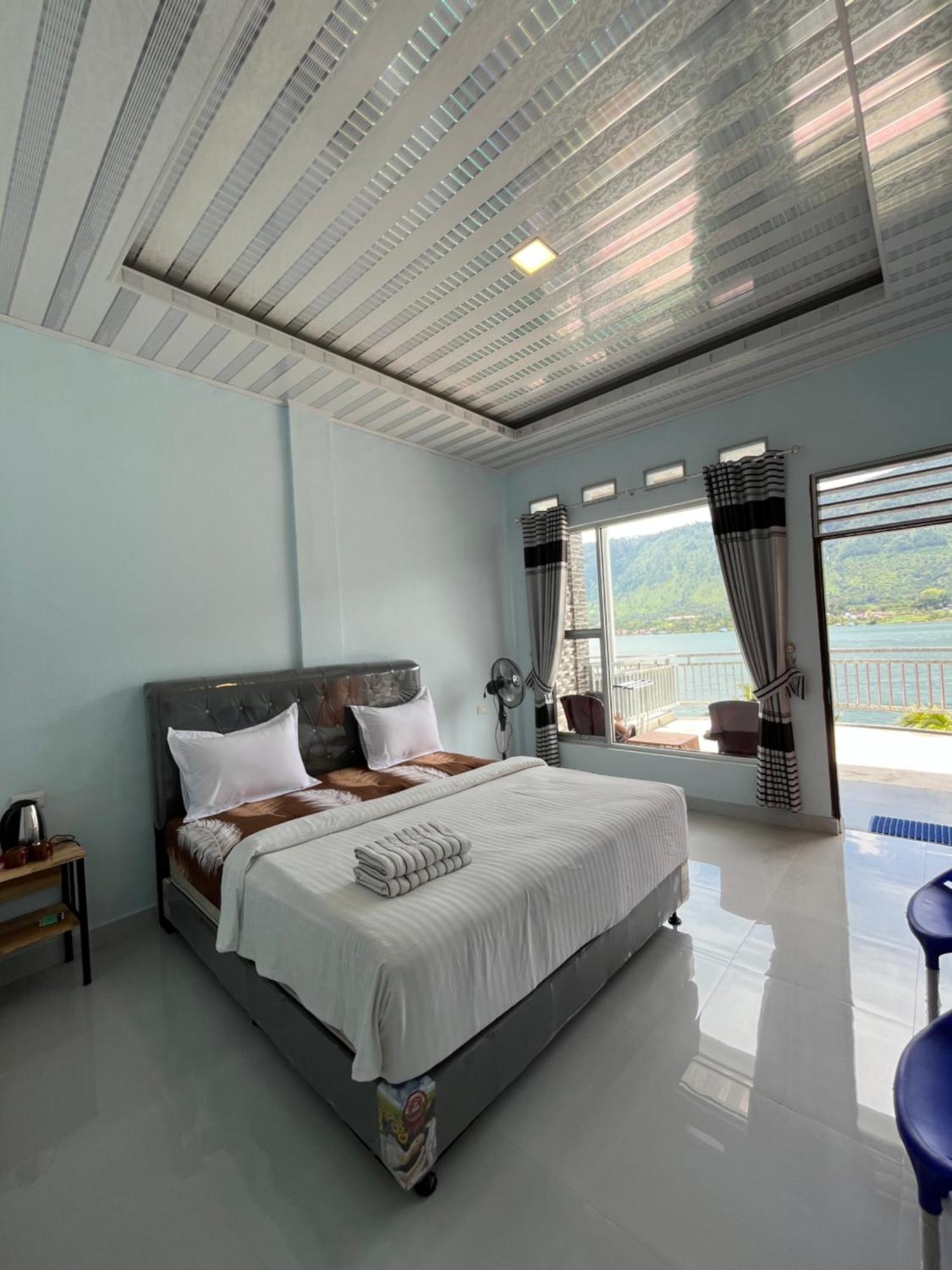Vandu'S View Guest House & Restaurant Tuk Tuk Exterior foto